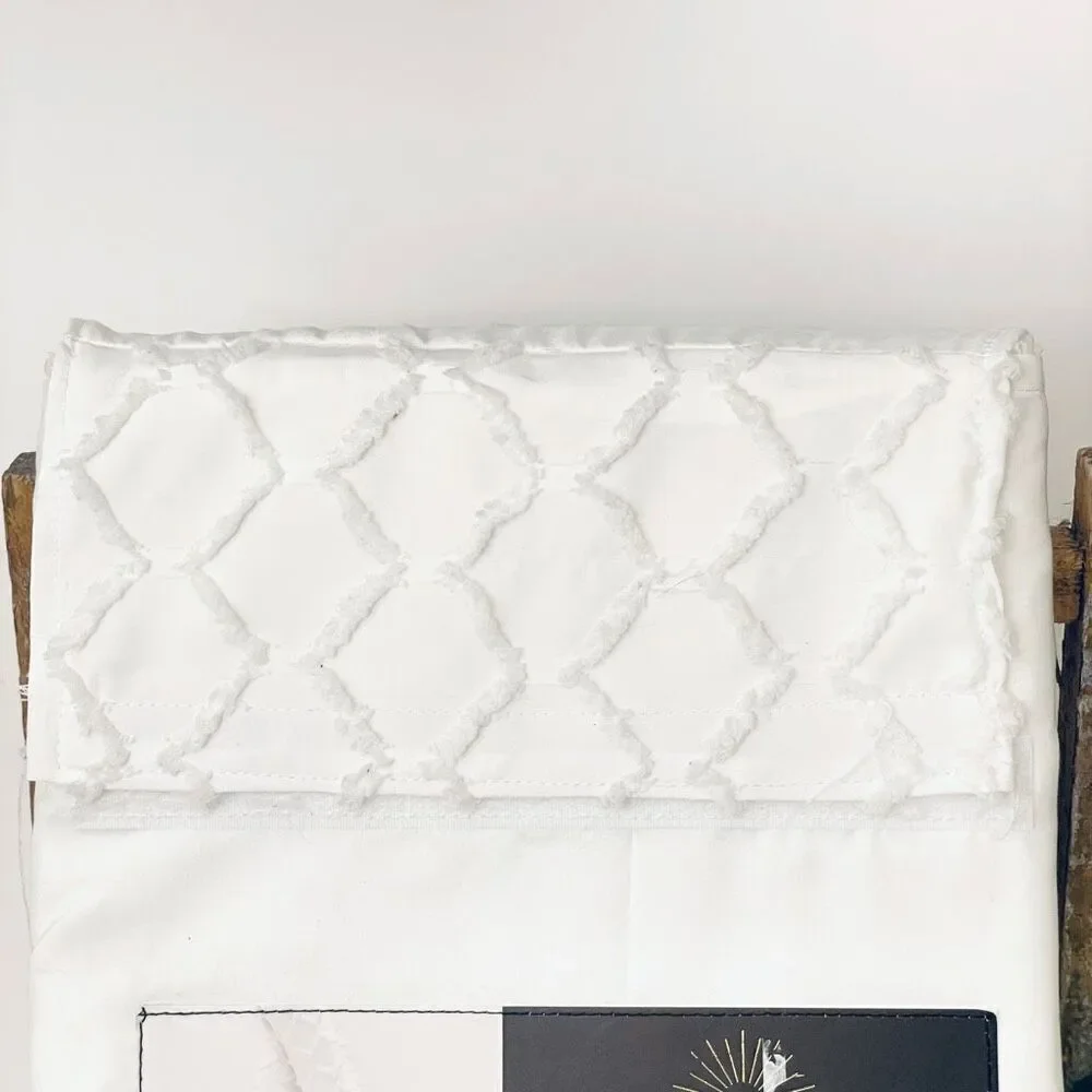 NWT PARADISE SOL Set of 2 White 20”x30” Standard clipped jacquard pillow cases